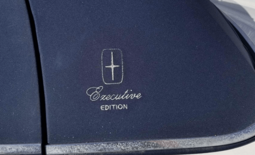 1998 Lincoln Town Car Executive Sedan 4D