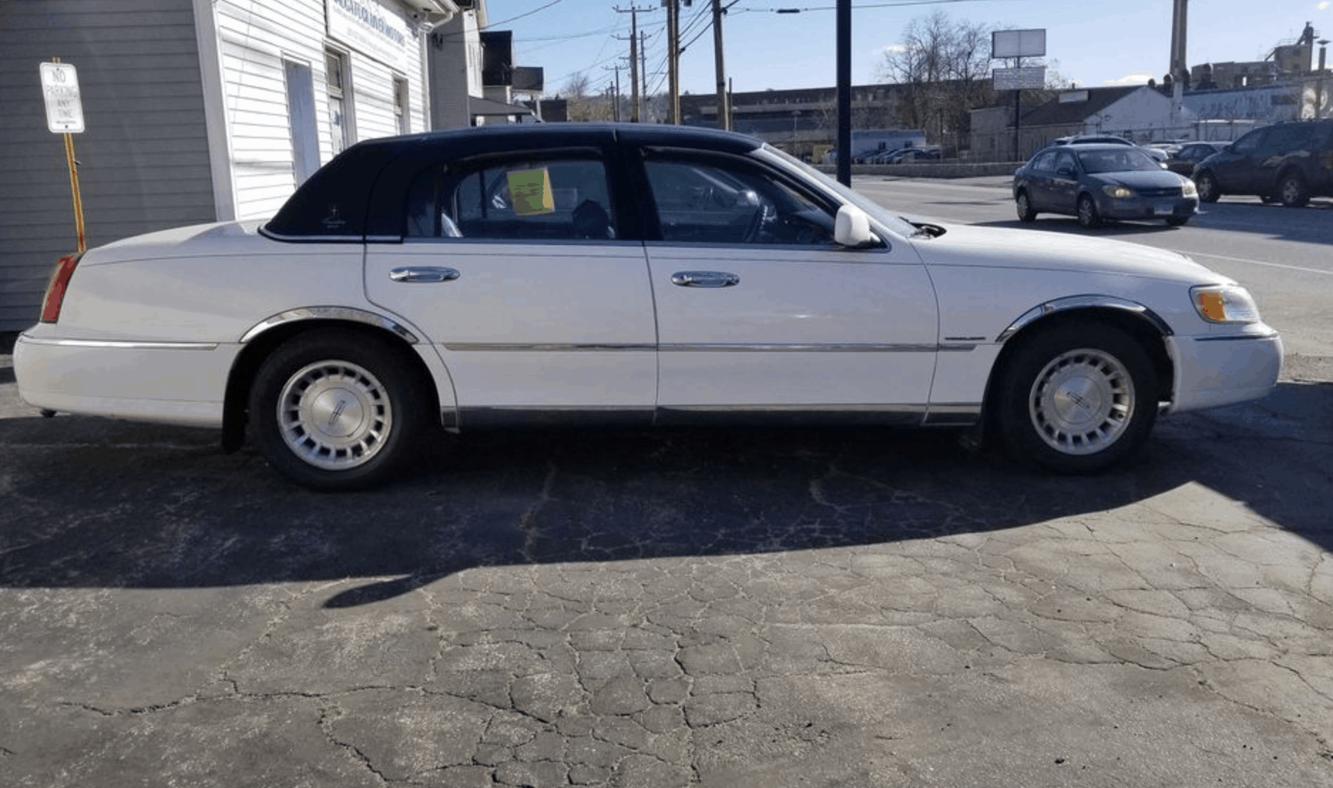 1998 Lincoln Town Car Executive Sedan 4D