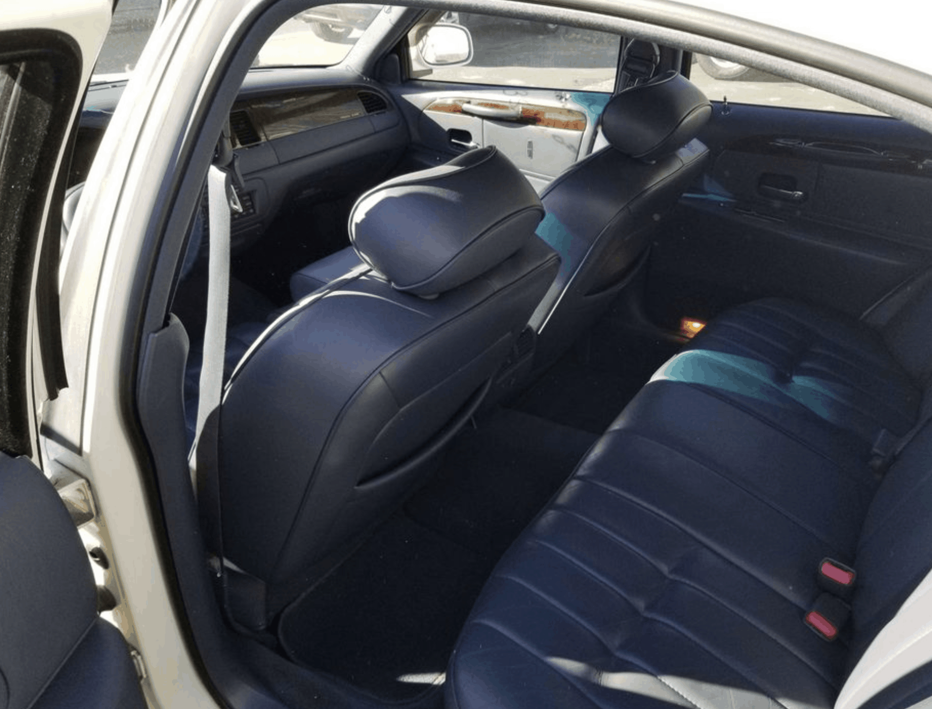 1998 Lincoln Town Car Executive Sedan 4D