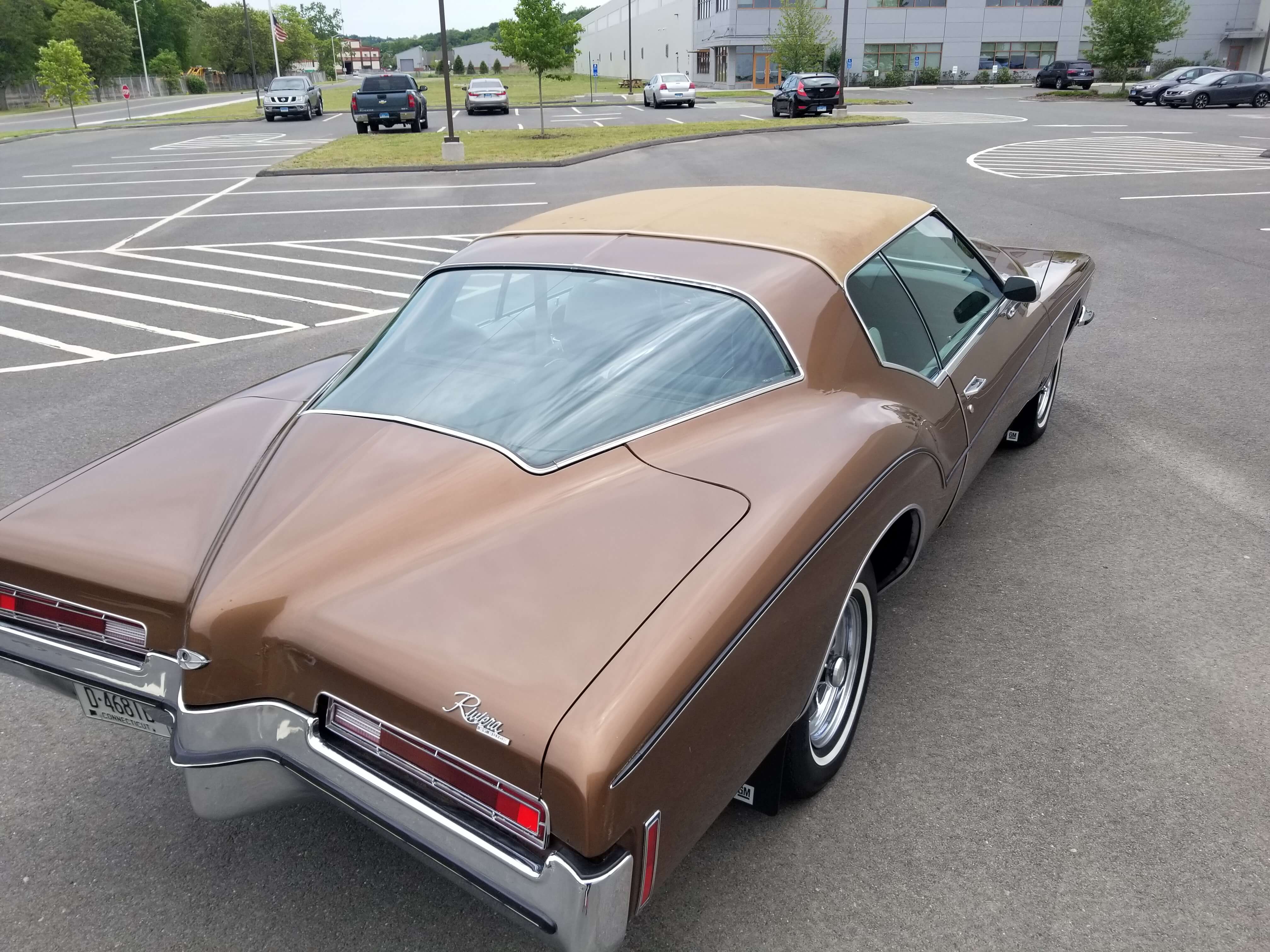 1972 Buick Riviera Coupe 2D