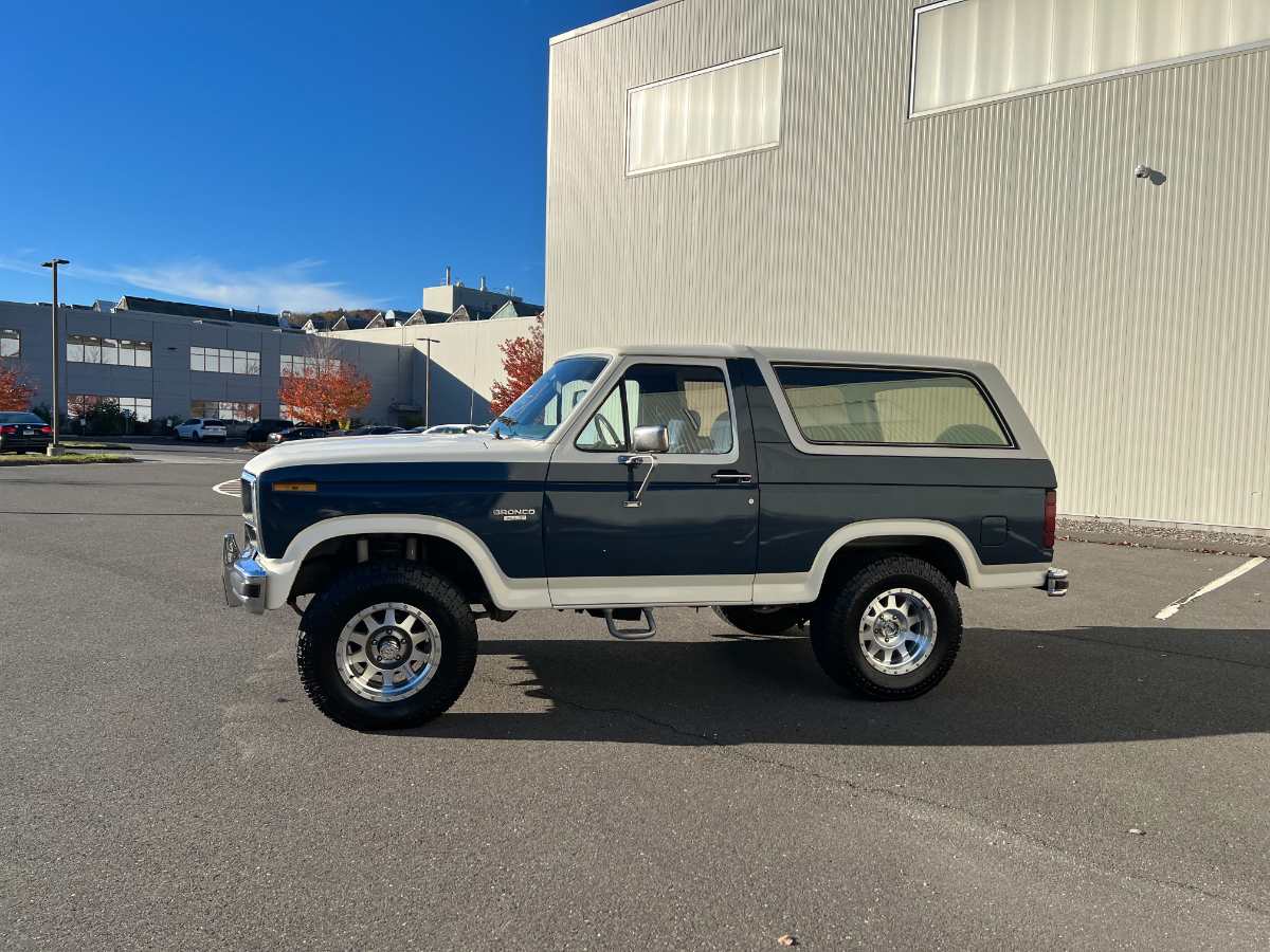 1985 Ford Bronco 1/2 ton