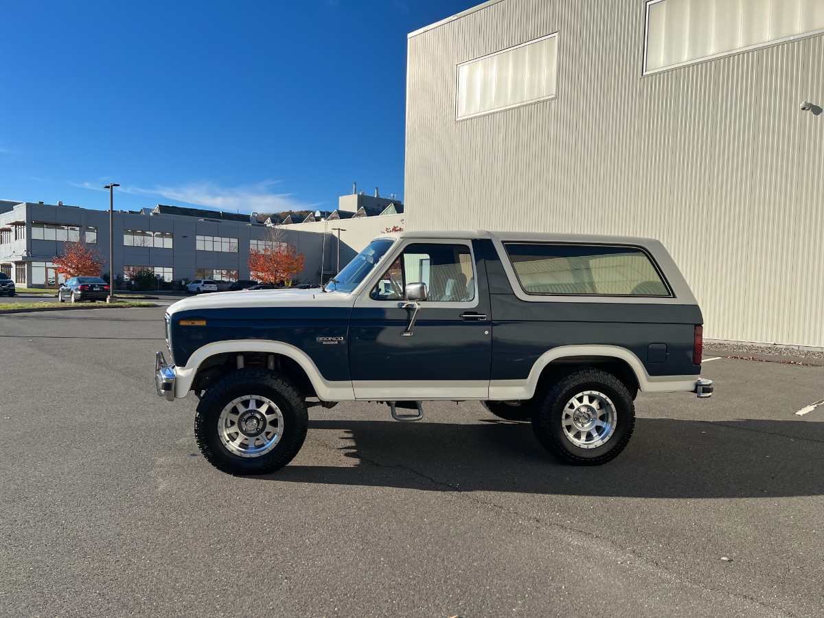 1985 Ford Bronco 1/2 ton