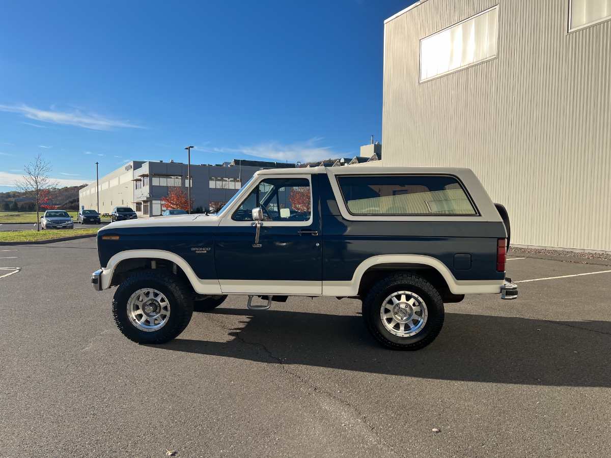 1985 Ford Bronco 1/2 ton