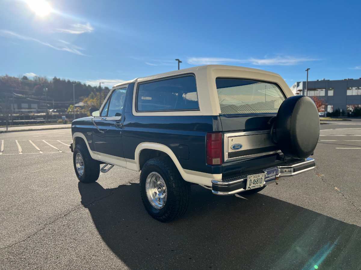 1985 Ford Bronco 1/2 ton