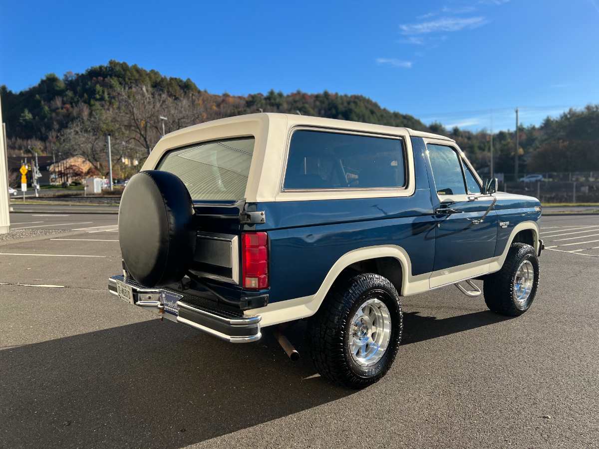 1985 Ford Bronco 1/2 ton