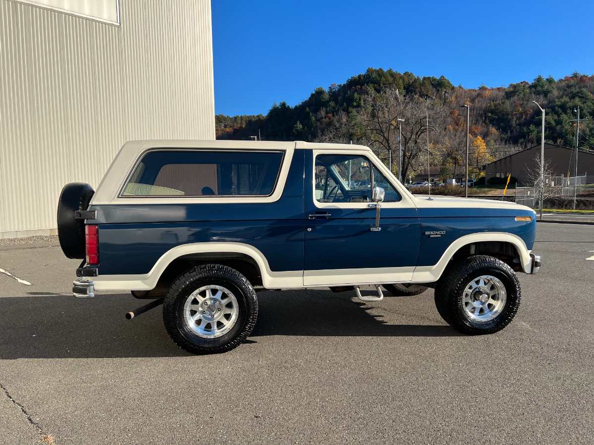 1985 Ford Bronco 1/2 ton