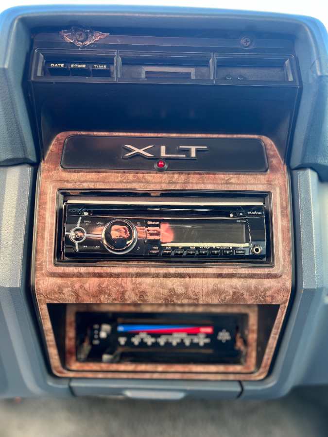 1985 Ford Bronco 1/2 ton