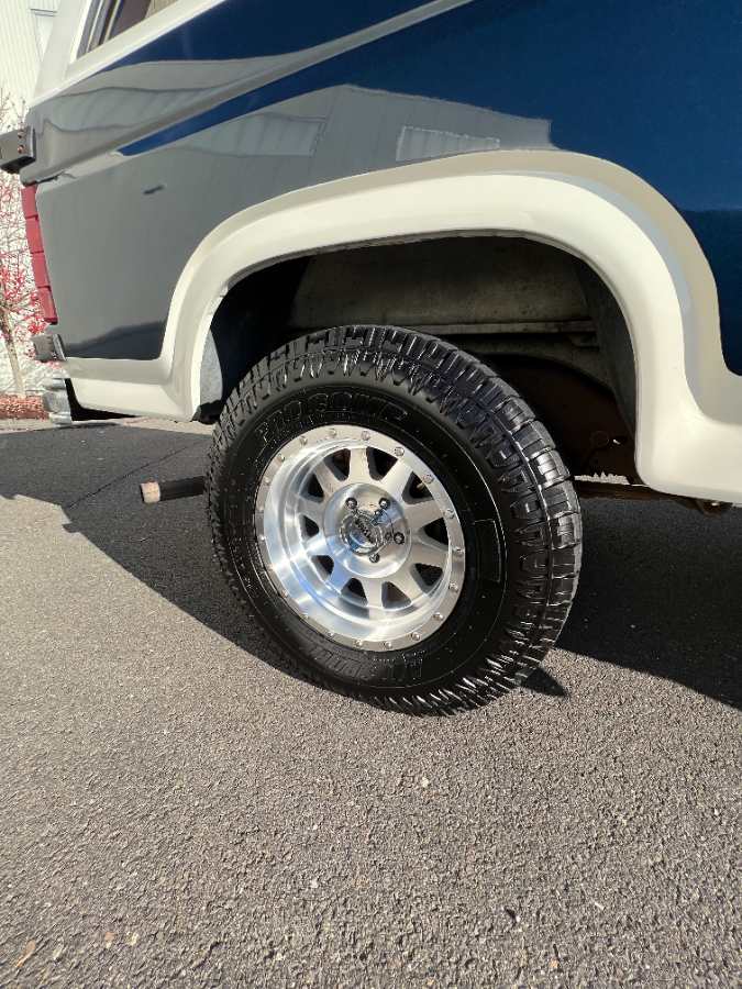 1985 Ford Bronco 1/2 ton