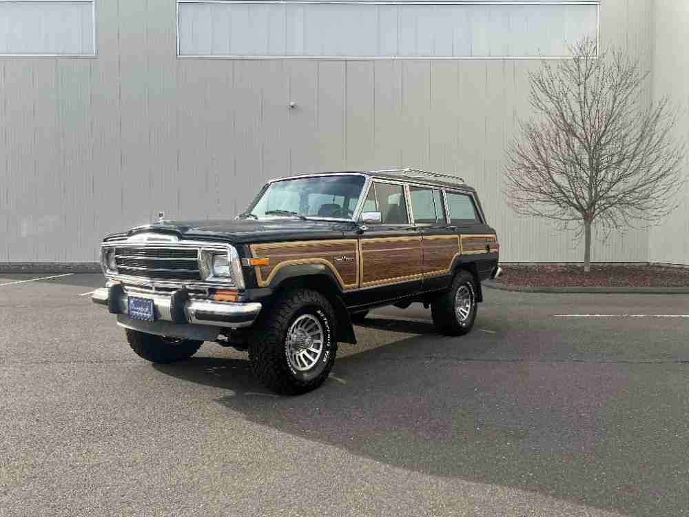 1989 Jeep Grand Wagoneer 4WD – Loaded and Immaculate