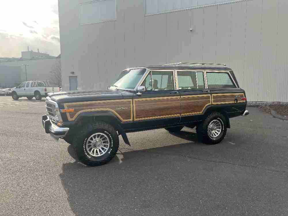 1989 Jeep Grand Wagoneer 4WD – Loaded and Immaculate