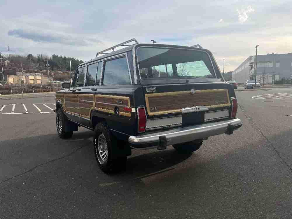 1989 Jeep Grand Wagoneer 4WD – Loaded and Immaculate