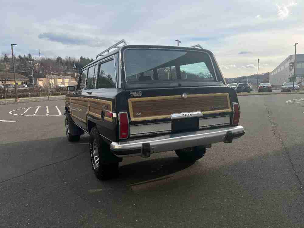 1989 Jeep Grand Wagoneer 4WD – Loaded and Immaculate