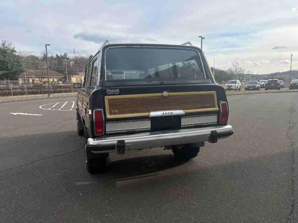 1989 Jeep Grand Wagoneer 4WD – Loaded and Immaculate