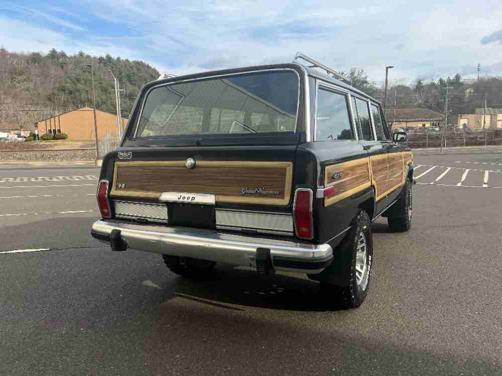 1989 Jeep Grand Wagoneer 4WD – Loaded and Immaculate