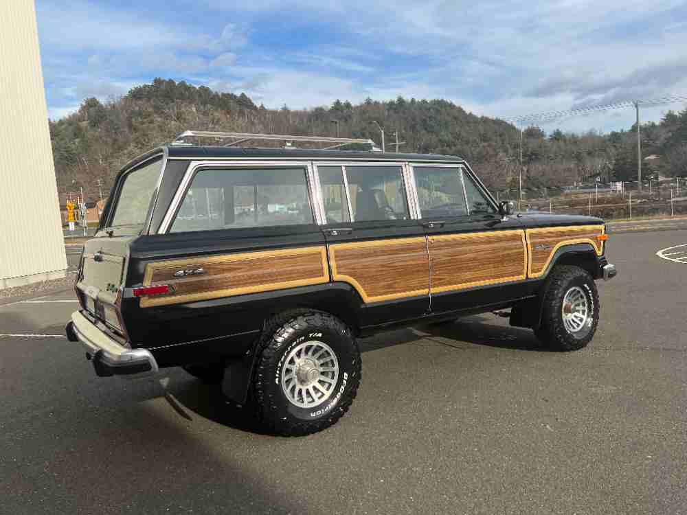 1989 Jeep Grand Wagoneer 4WD – Loaded and Immaculate