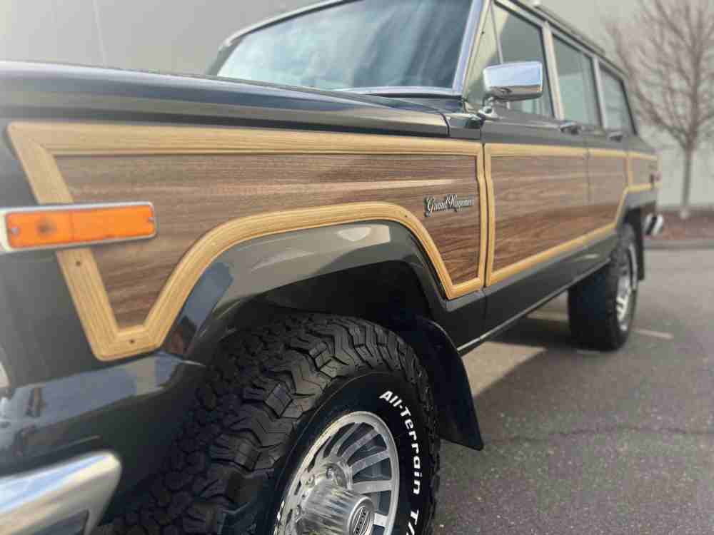 1989 Jeep Grand Wagoneer 4WD – Loaded and Immaculate
