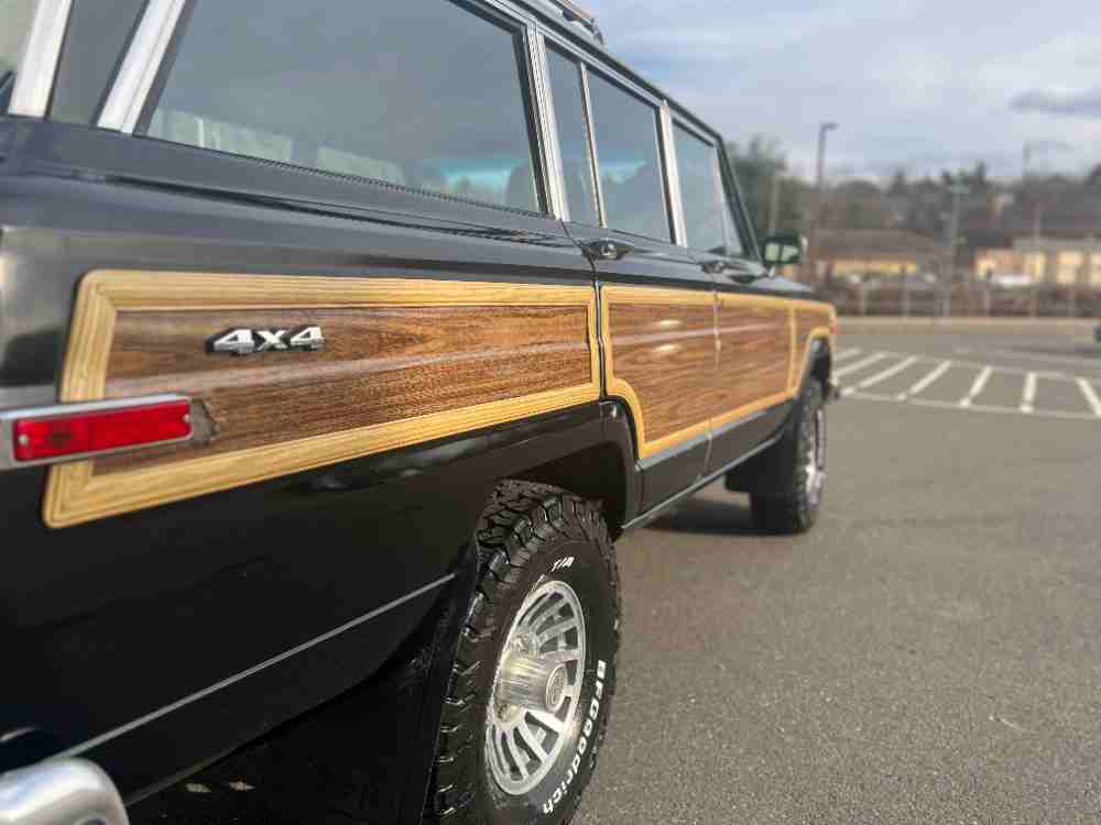 1989 Jeep Grand Wagoneer 4WD – Loaded and Immaculate
