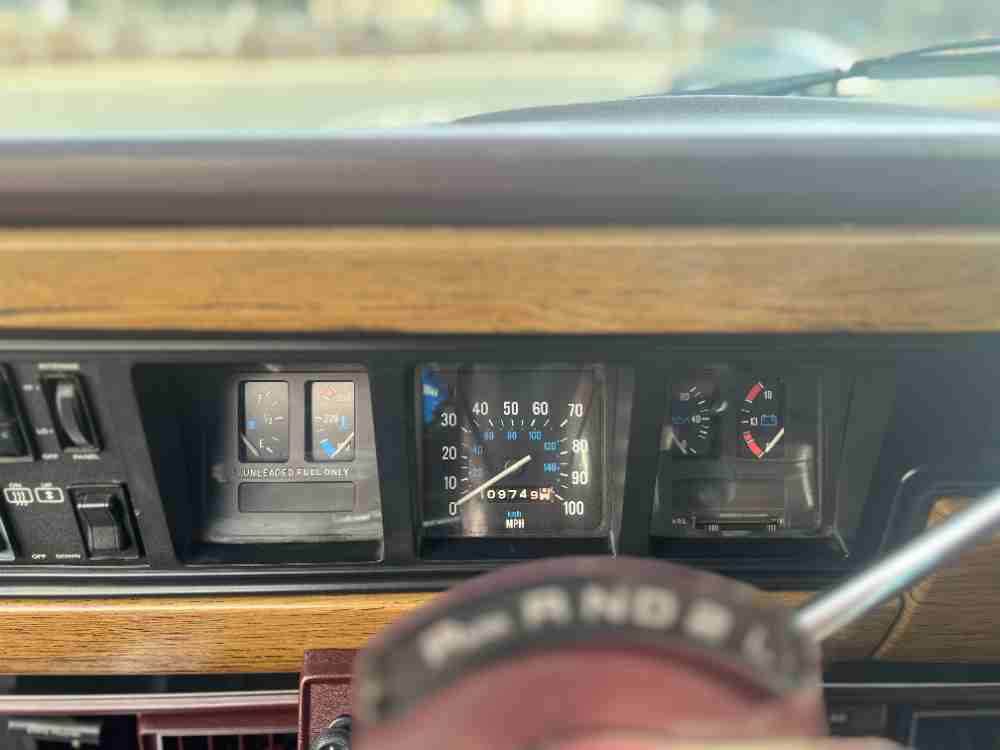 1989 Jeep Grand Wagoneer 4WD – Loaded and Immaculate