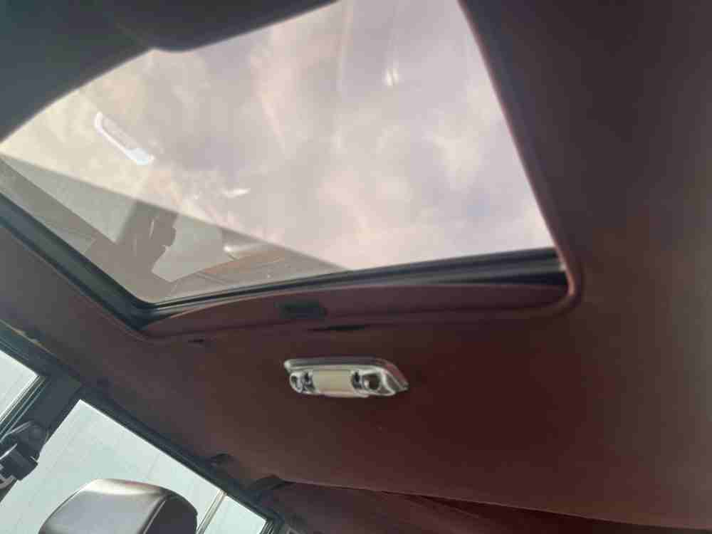 1989 Jeep Grand Wagoneer 4WD – Loaded and Immaculate