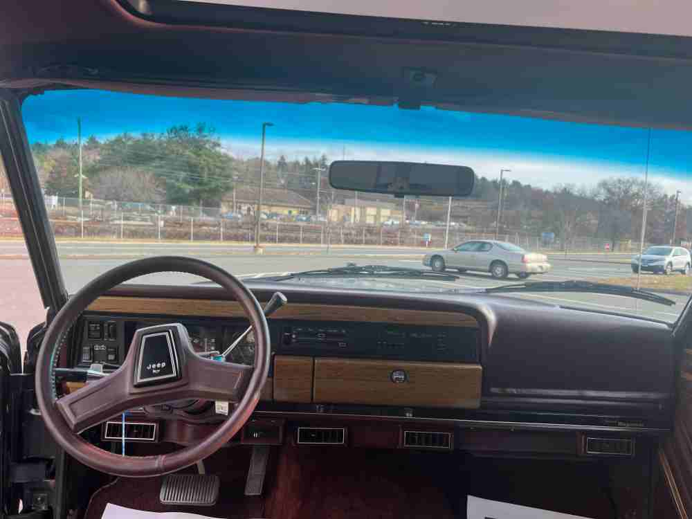 1989 Jeep Grand Wagoneer 4WD – Loaded and Immaculate
