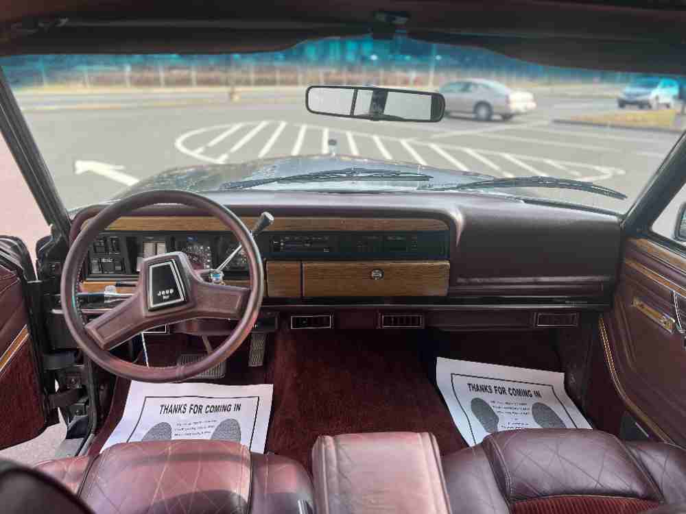 1989 Jeep Grand Wagoneer 4WD – Loaded and Immaculate