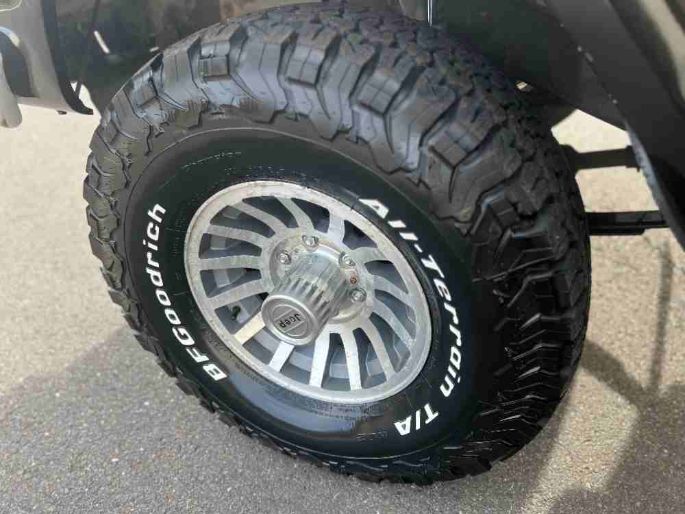 1989 Jeep Grand Wagoneer 4WD – Loaded and Immaculate